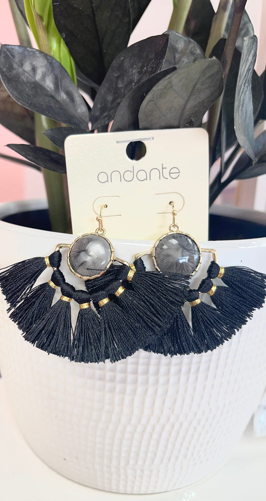 Raffia Dangle Black Earrings